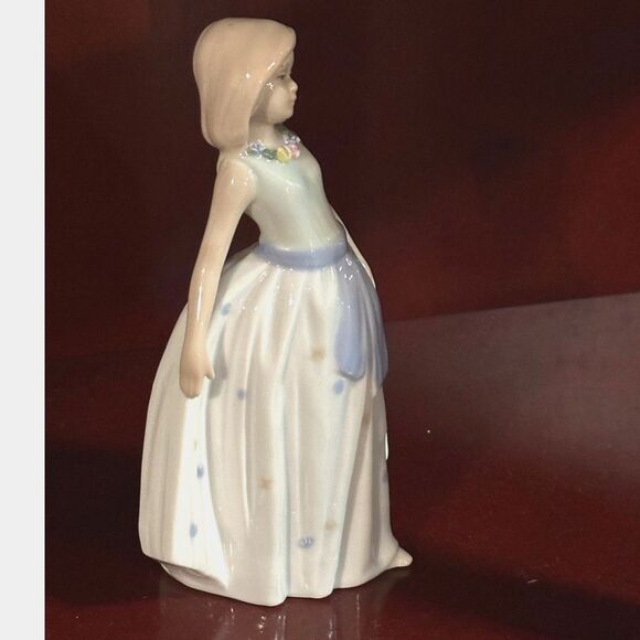Cottage Style Ceramic Porcelain Figurine 8" Pastel Polka Dot Dress Floral Collar - Picture 3 of 9
